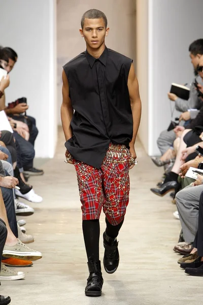 Look 25